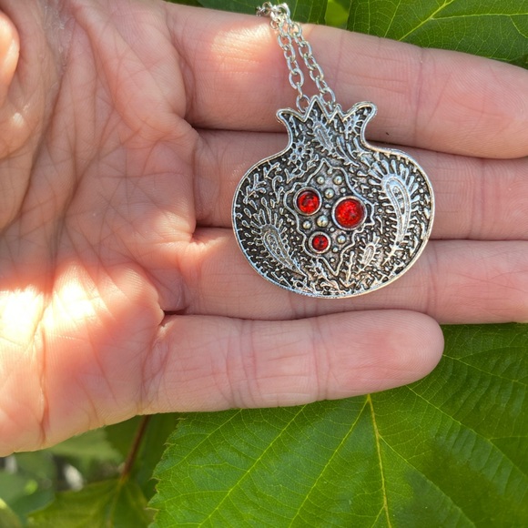 Bohemian Vintage inspired Pomegranate Pendant Necklace Silver Tone Red S… - Picture 3 of 5